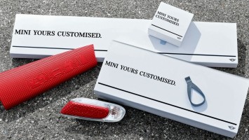 Новий рівень персоналізації: програма MINI Yours Customised відзначена золотом премії German Innovation Award. Новий рівень персоналізації: програма MINI Yours Customised відзначена золотом премії German Innovation Award.